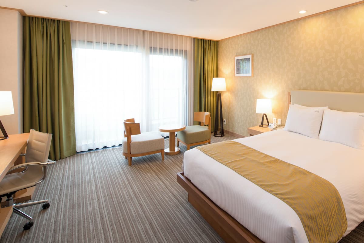 Minibar, in-room safe, individually decorated, individually furnished