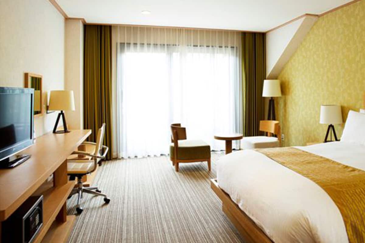 Minibar, in-room safe, individually decorated, individually furnished