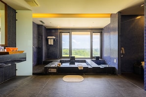 Separate bathtub and shower, spring water bathtub, free toiletries - South Garden Hotels and Resorts (Taoyuan City)