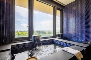 Banheira e chuveiro separados, banheiras de fontes termais