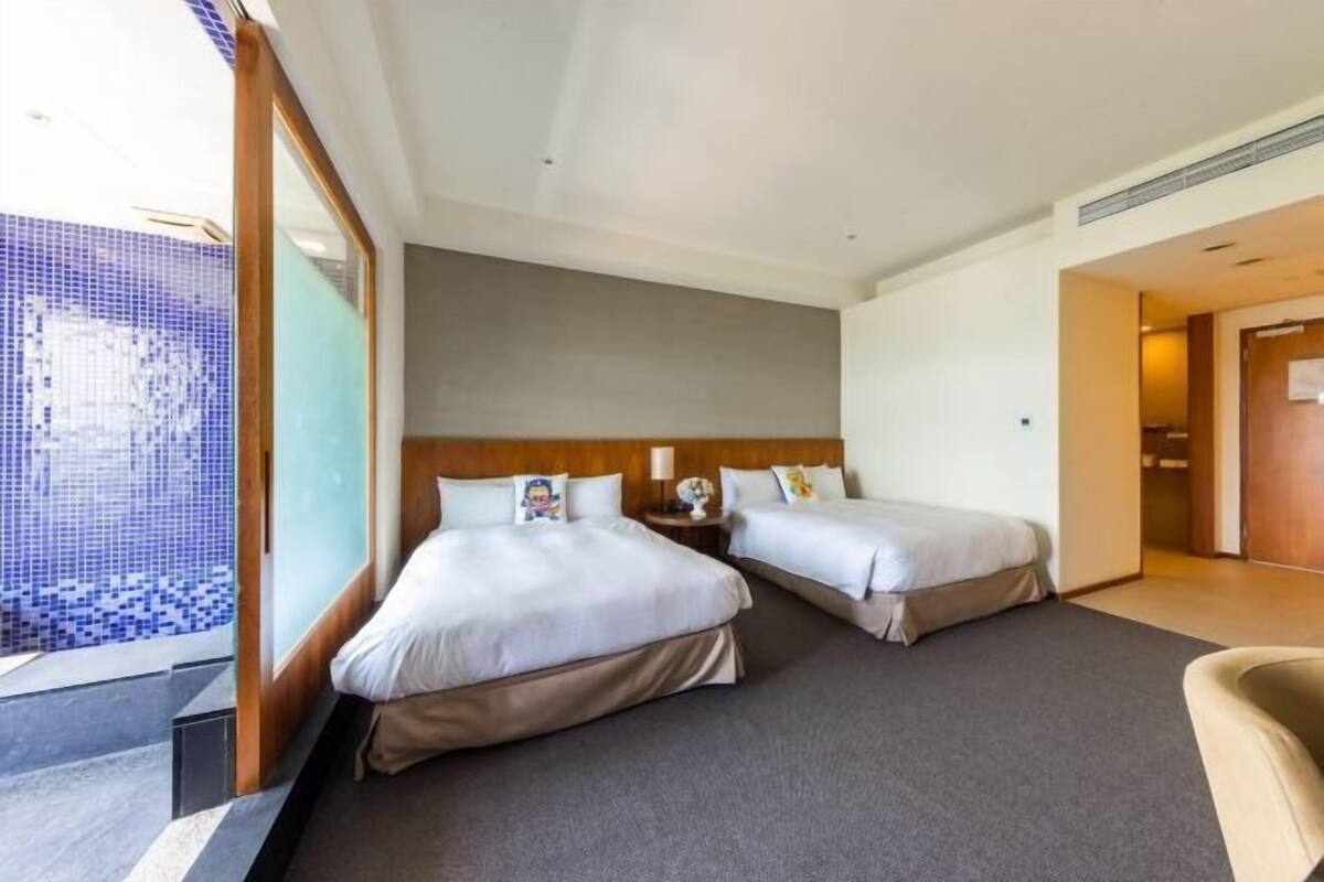 Premium bedding, down duvets, minibar, in-room safe