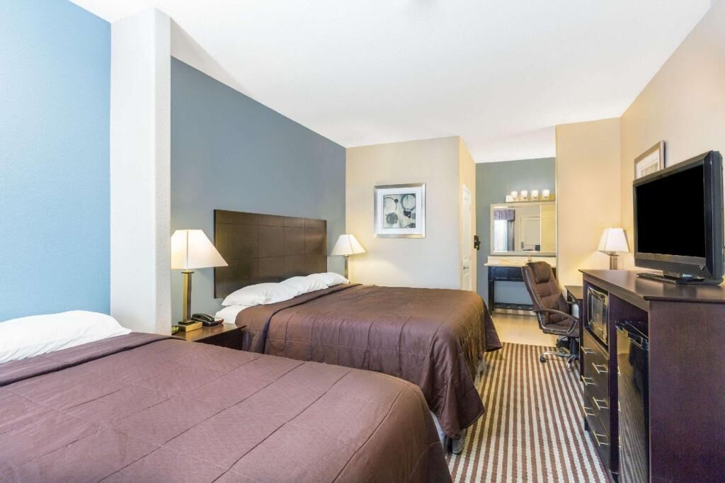 In-room safe, desk, soundproofing, free WiFi