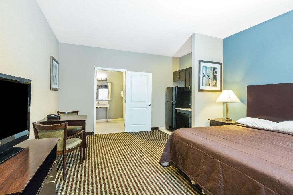 In-room safe, desk, soundproofing, free WiFi