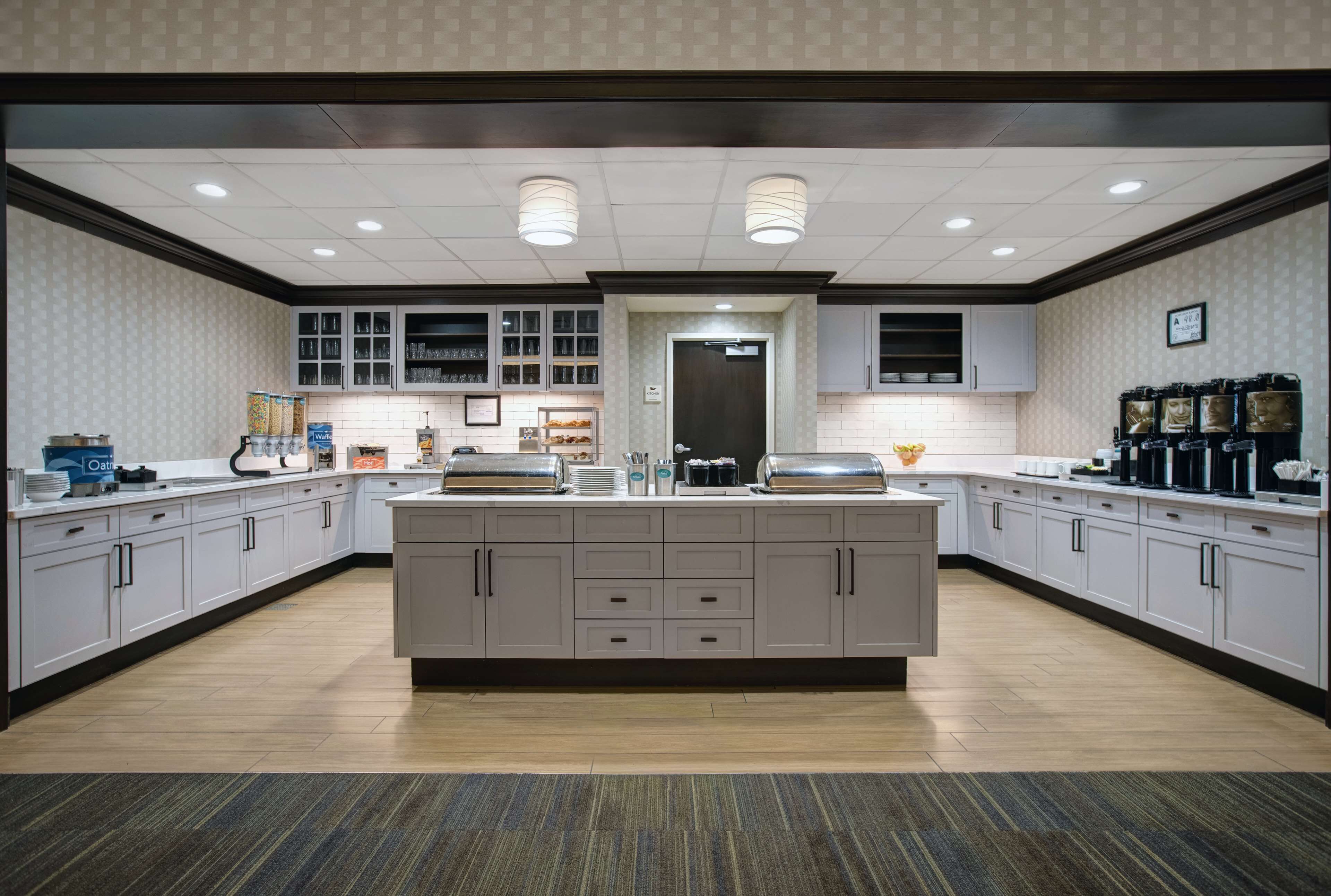 Sudah termasuk sarapan prasmanan setiap hari