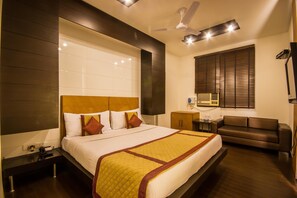 Deluxe Double or Twin Room | 1 bedroom, premium bedding, in-room safe, individually decorated - Hotel Good Palace (New Delhi)