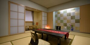 In-room safe, individually decorated, free WiFi, bed sheets - Ryokan Kohro (Kyoto)