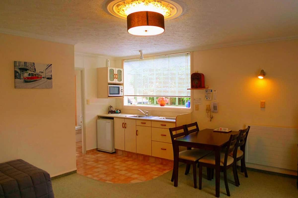 Fridge, microwave, coffee/tea maker, electric kettle