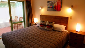 Desk, soundproofing, iron/ironing board, free WiFi - Rotorua Coachman SPA Motel (Rotorua)