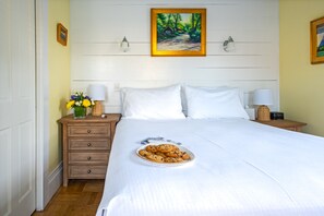 Room (Room 2) | Free WiFi, bed sheets - Admirals Landing - Adults Only (Provincetown)