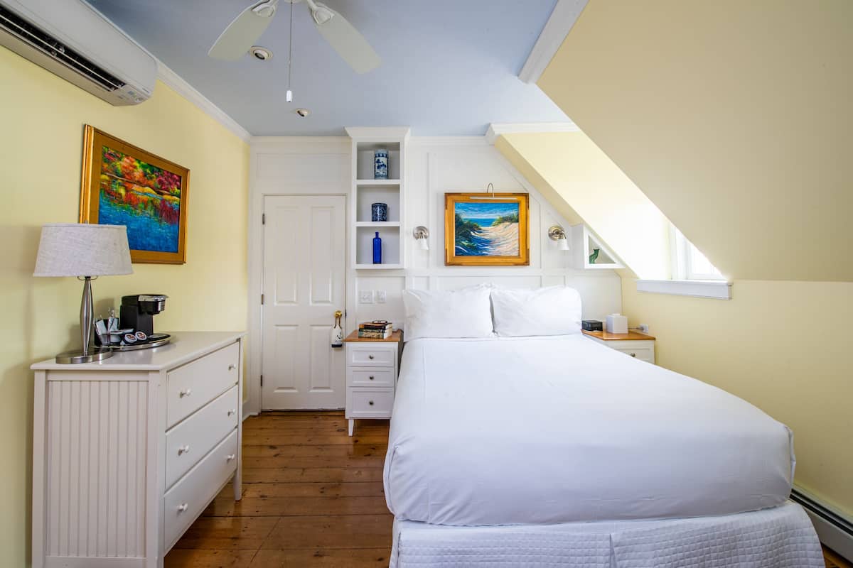 Room (Room 5) | 1 bedroom, free WiFi, bed sheets