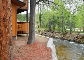 Property grounds - Murphy's River Lodge (Estes Park)