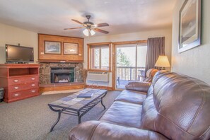 32-inch LED TV with cable channels, TV, DVD player - Murphy's River Lodge (Estes Park)