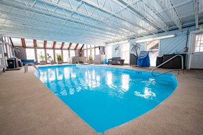 Indoor pool - Murphy's River Lodge (Estes Park)