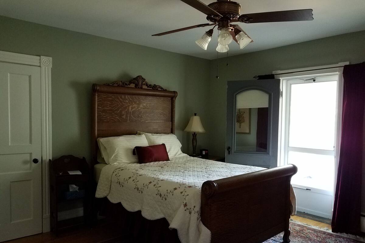 Room, Balcony (#1) | Blackout drapes, soundproofing, WiFi (free), individually decorated