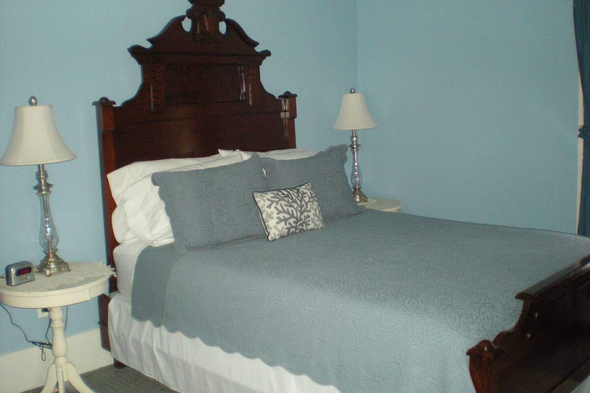 Room (#5 Seneca) | Blackout drapes, soundproofing, WiFi (free), individually decorated