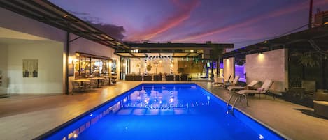 Piscina all'aperto, con ingresso dalle 08:00 alle 20:00, lettini