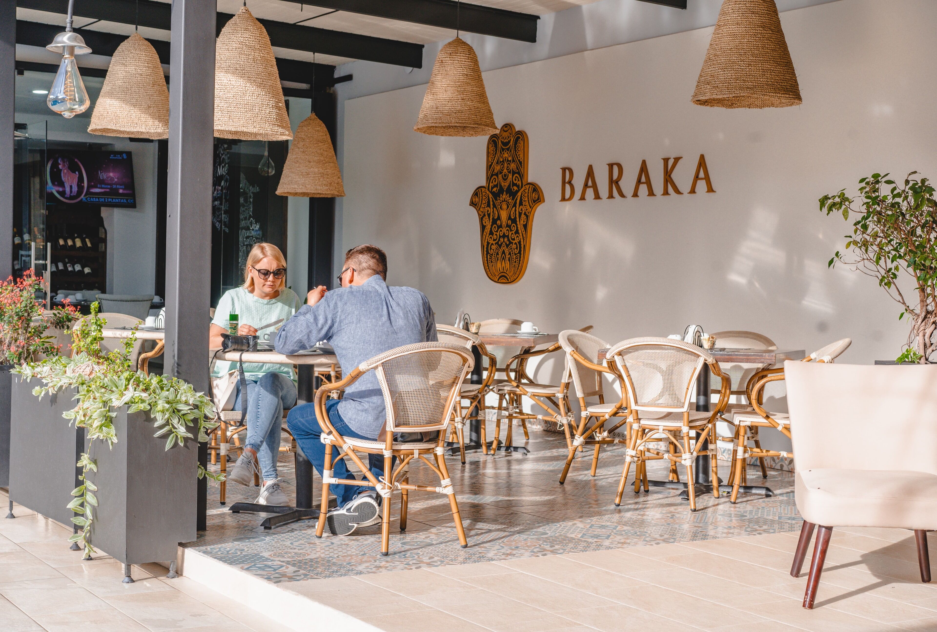 Café da manhã com buffet grátis todos os dias