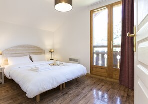 嬰兒床 (收費)、免費 Wi-Fi、床單