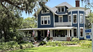 Fachada de la propiedad