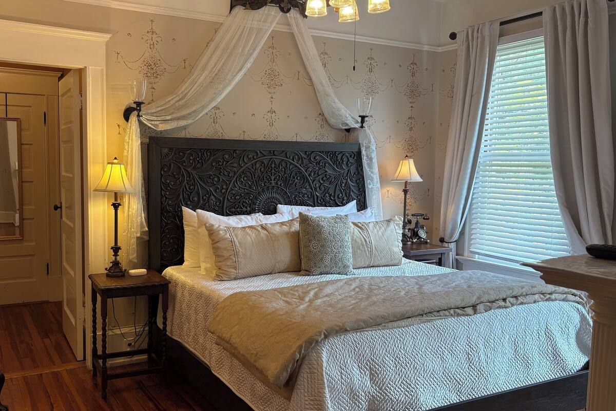 Prince Charles 2nd Floor | Seprai katun Mesir, seprai premium, dan selimut bulu angsa
