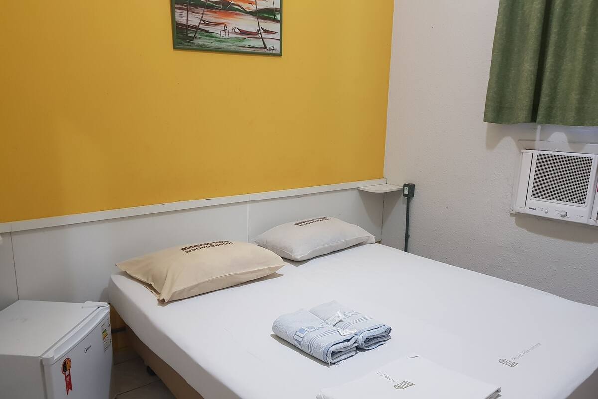 Quarto Duplo com banheiro compartilhado (Ar condicionado)