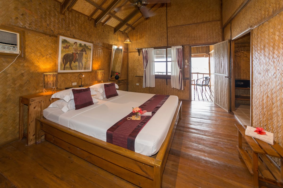 standard native cabana | down duvets, minibar, in-room safe, desk