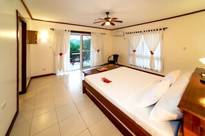 华丽客房 (Deluxe Casa Room) | 羽绒被、迷你吧、客房内保险箱、办公 桌