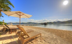 私家海滩、沙滩椅、海滩遮阳伞、沙滩毛巾