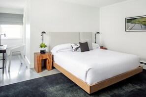 Kamar Double Standar, 1 Tempat Tidur King, Bebas Asap Rokok | Seprai premium, tirai kedap cahaya, dan setrika/meja setrika