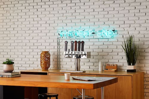 Lobby lounge