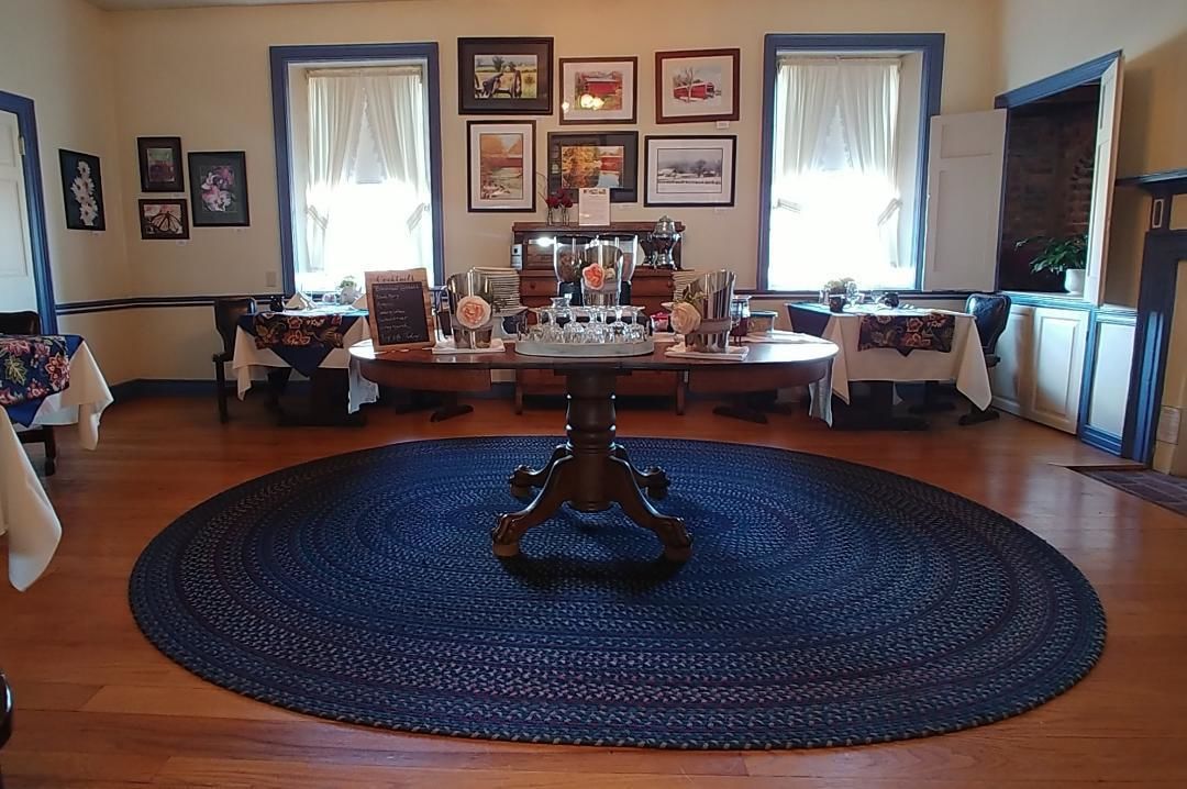 free daily full breakfast