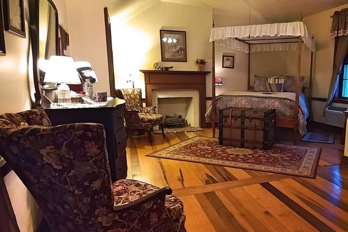 Room, Fireplace (The Alcove) | In-room safe, desk, iron/ironing board, WiFi (free)