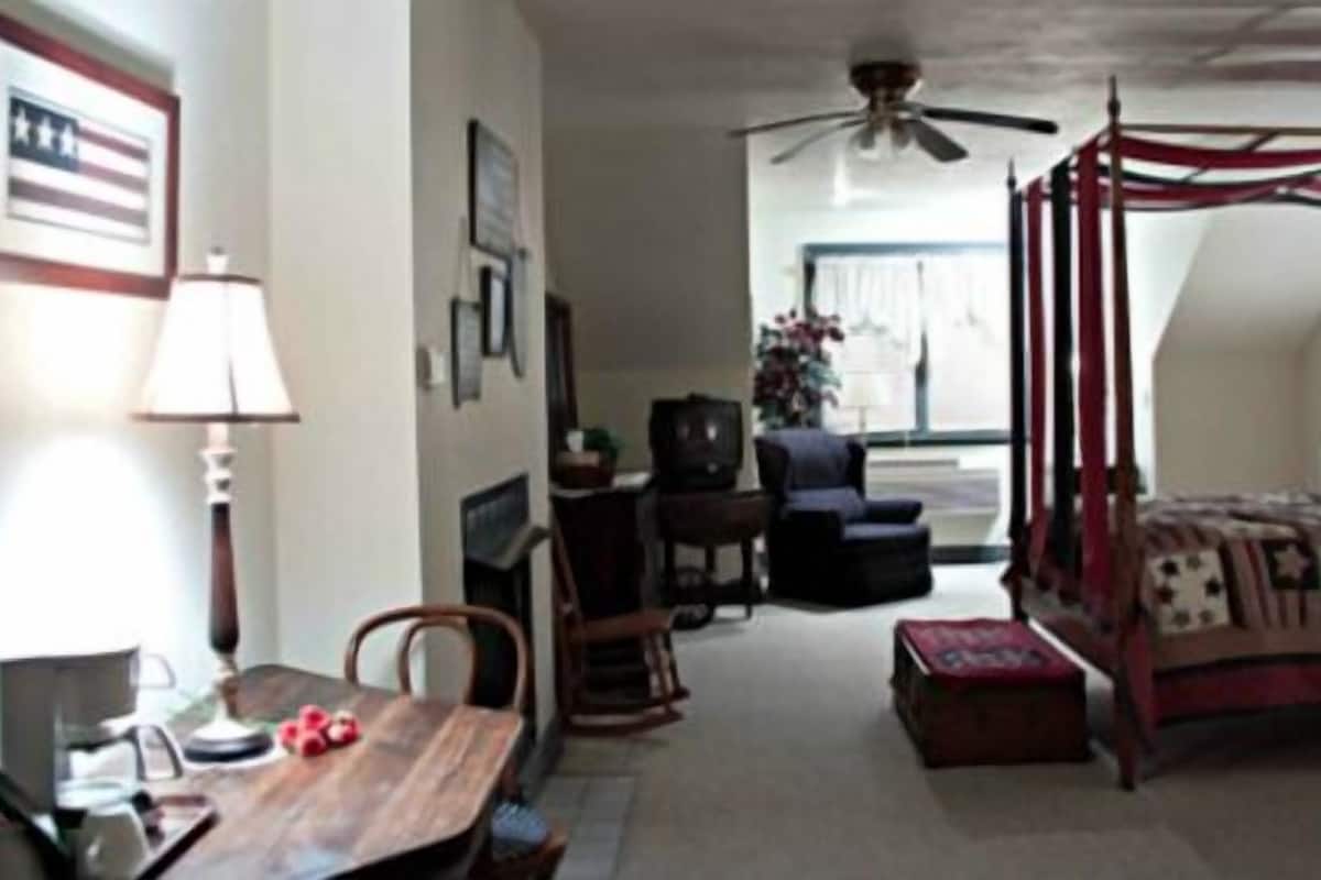 In-room safe, desk, iron/ironing board, WiFi (free)