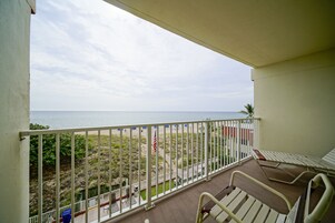 Decoración personalizada, muebles diferentes y cortinas blackout 