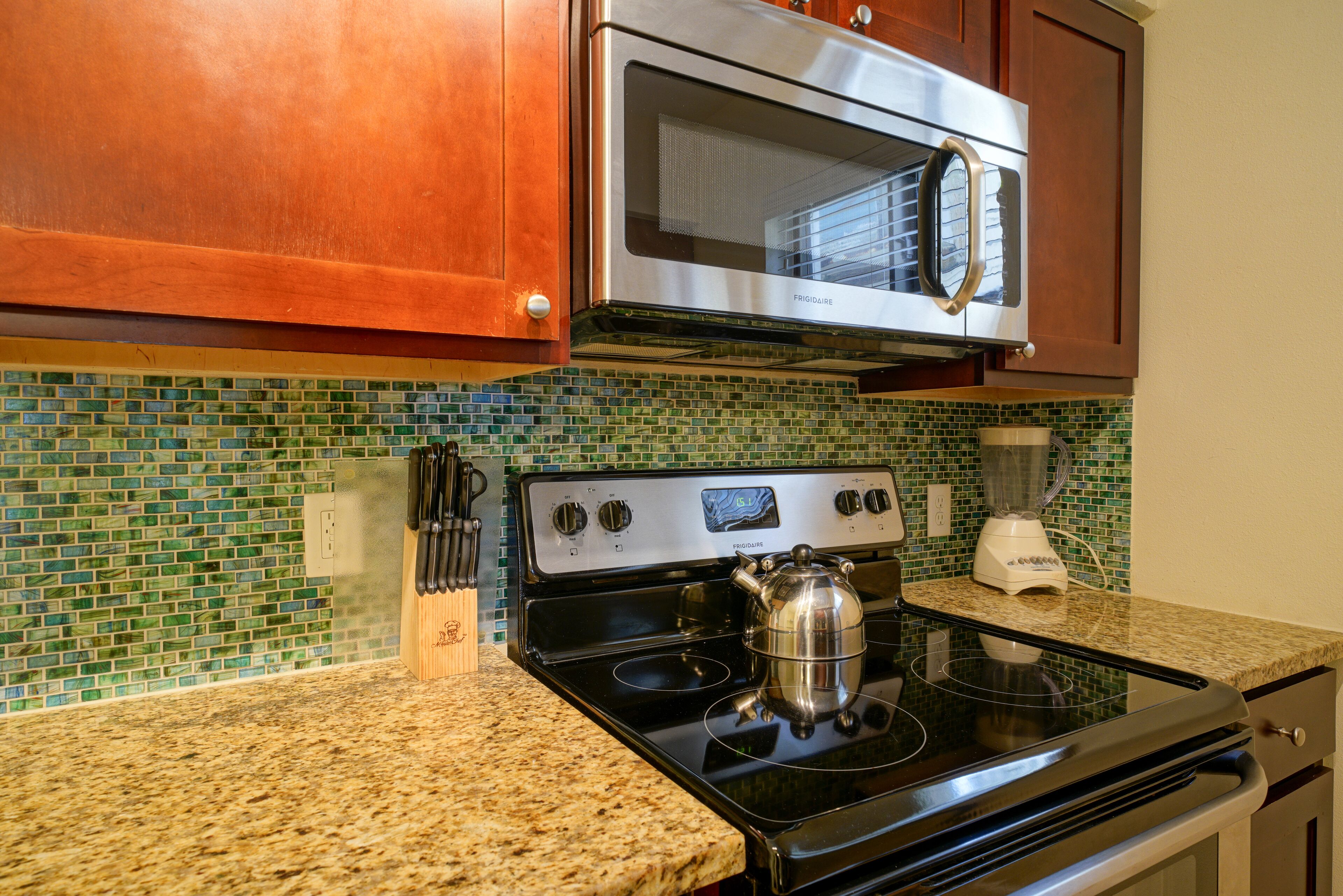 Standard Room, 1 Bedroom, Kitchen, Ocean Front studio | Individually decorated, individually furnished, blackout drapes