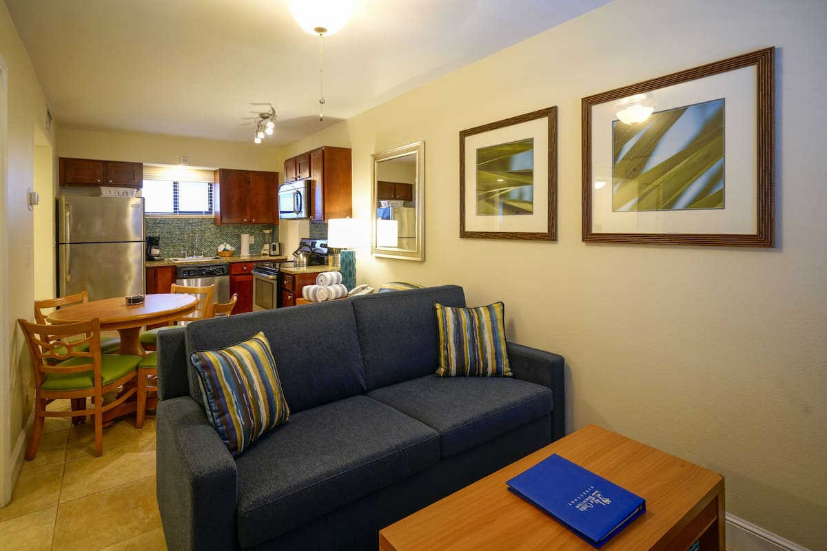 Standard Room, 1 Bedroom, Kitchen, Pool View | 1 bedroom, individually decorated, individually furnished