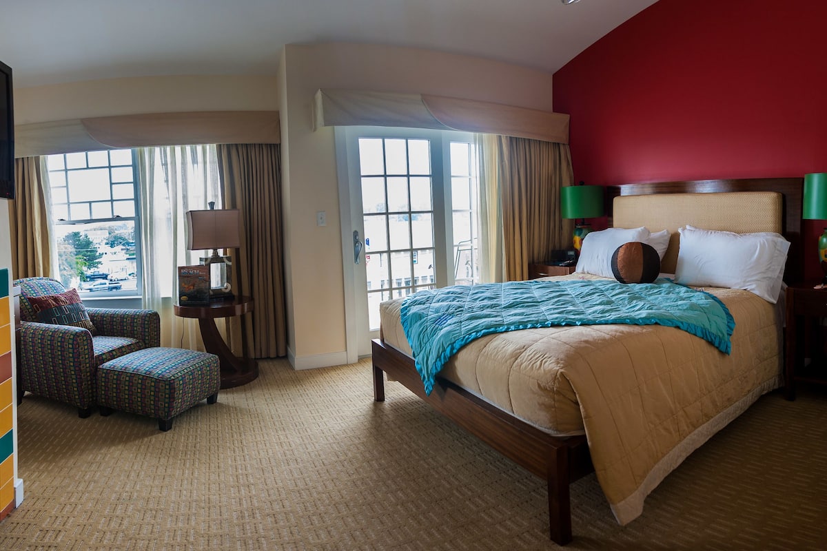 Deluxe kamer, 1 queensize bed, balkon (Fireplace ) | Een kluis op de kamer, verduisterende gordijnen, geluiddichte muren