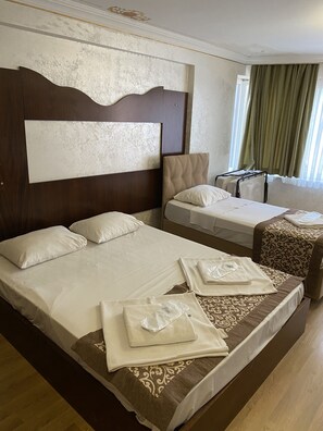 Family Room | In-room safe, desk, soundproofing, free WiFi - Hatay Hotel Istanbul - Boutique Class (Istanbul)