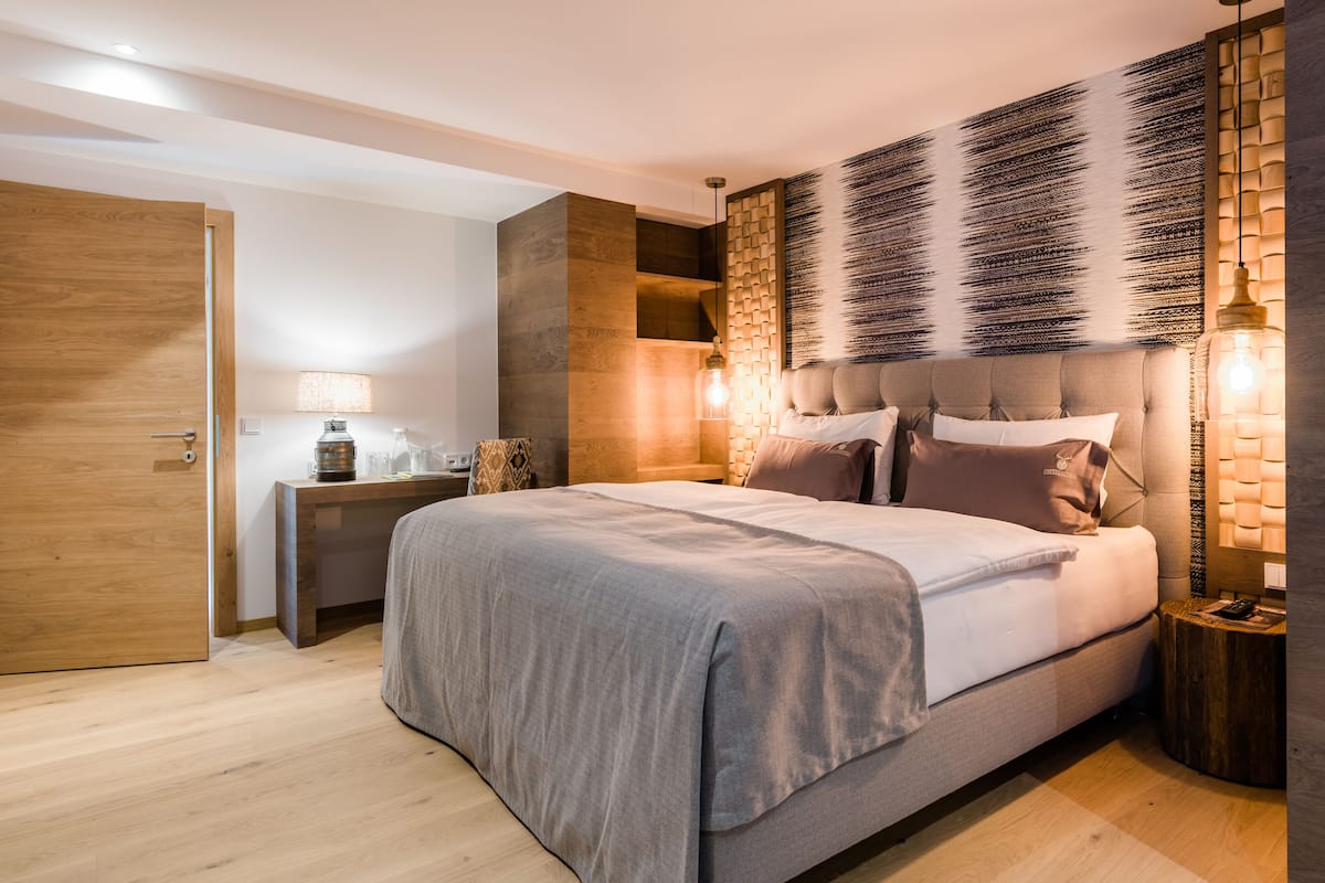 classic double room, 1 bedroom | 1 bedroom, premium bedding, minibar, in-room safe