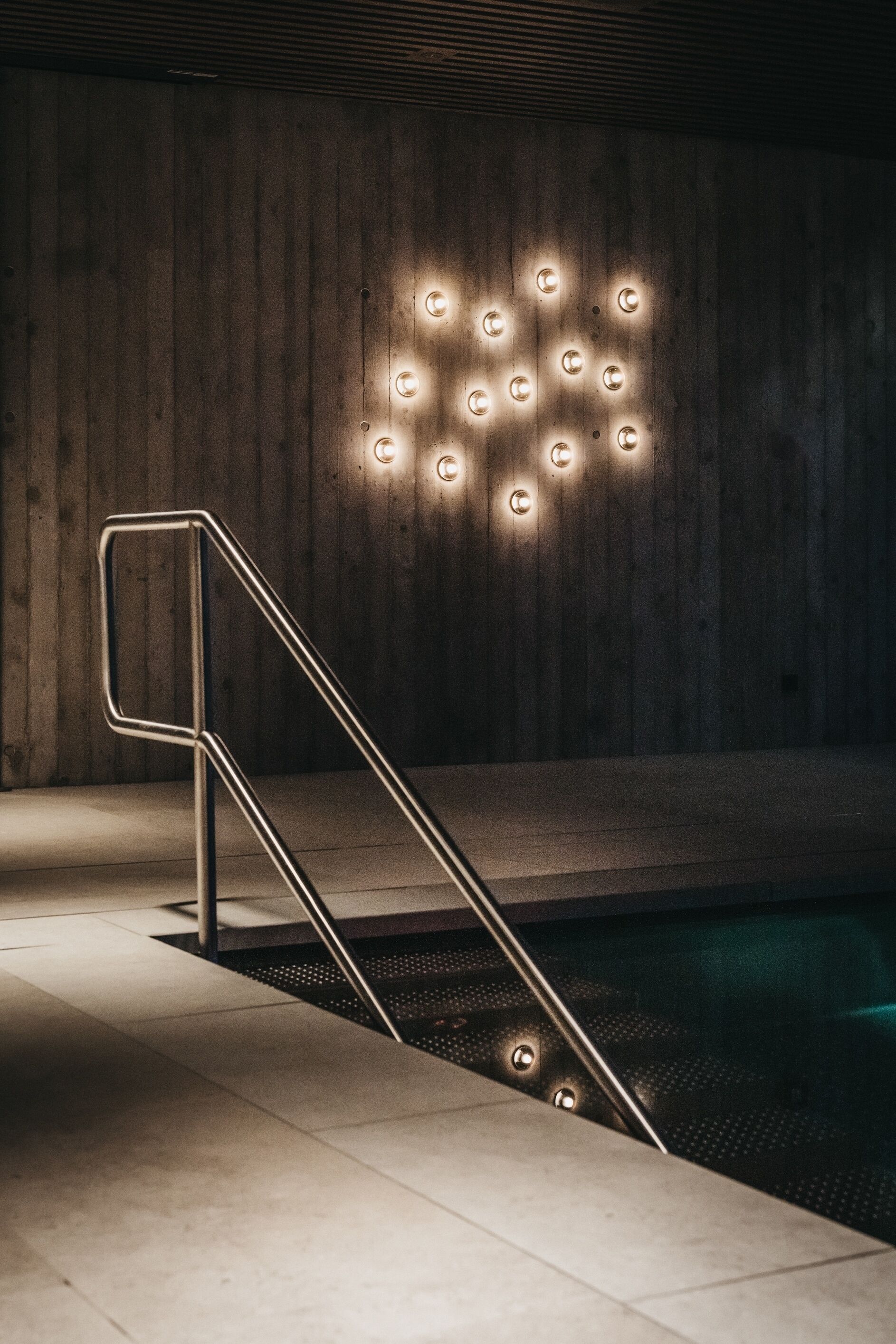 2 piscinas internas, piscina externa, espreguiçadeiras