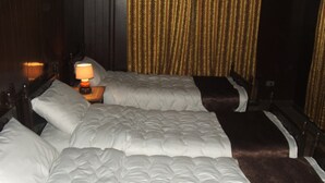 In-room safe, blackout curtains, free WiFi - Hammodeh Hotel (Amman)