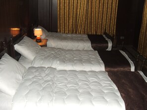 In-room safe, blackout curtains, free WiFi - Hammodeh Hotel (Amman)