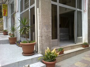 Unclassified image, 4 of 44, button - Hammodeh Hotel (Amman)