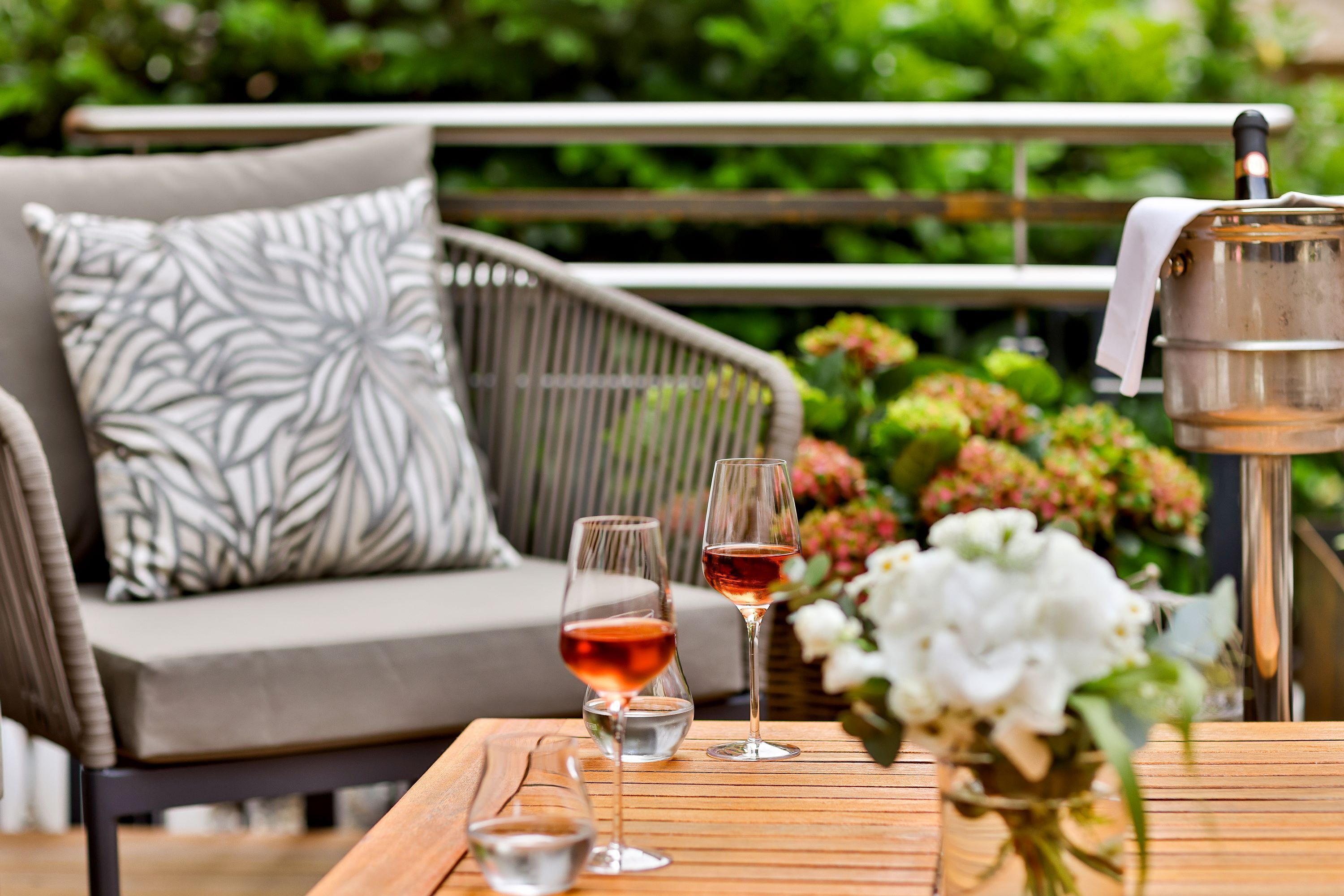 2 restaurants, breakfast, lunch, dinner served; regional cuisine