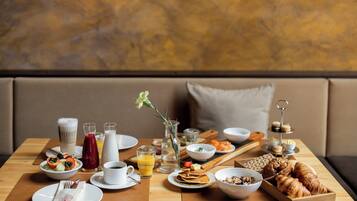 Daily buffet breakfast for a fee