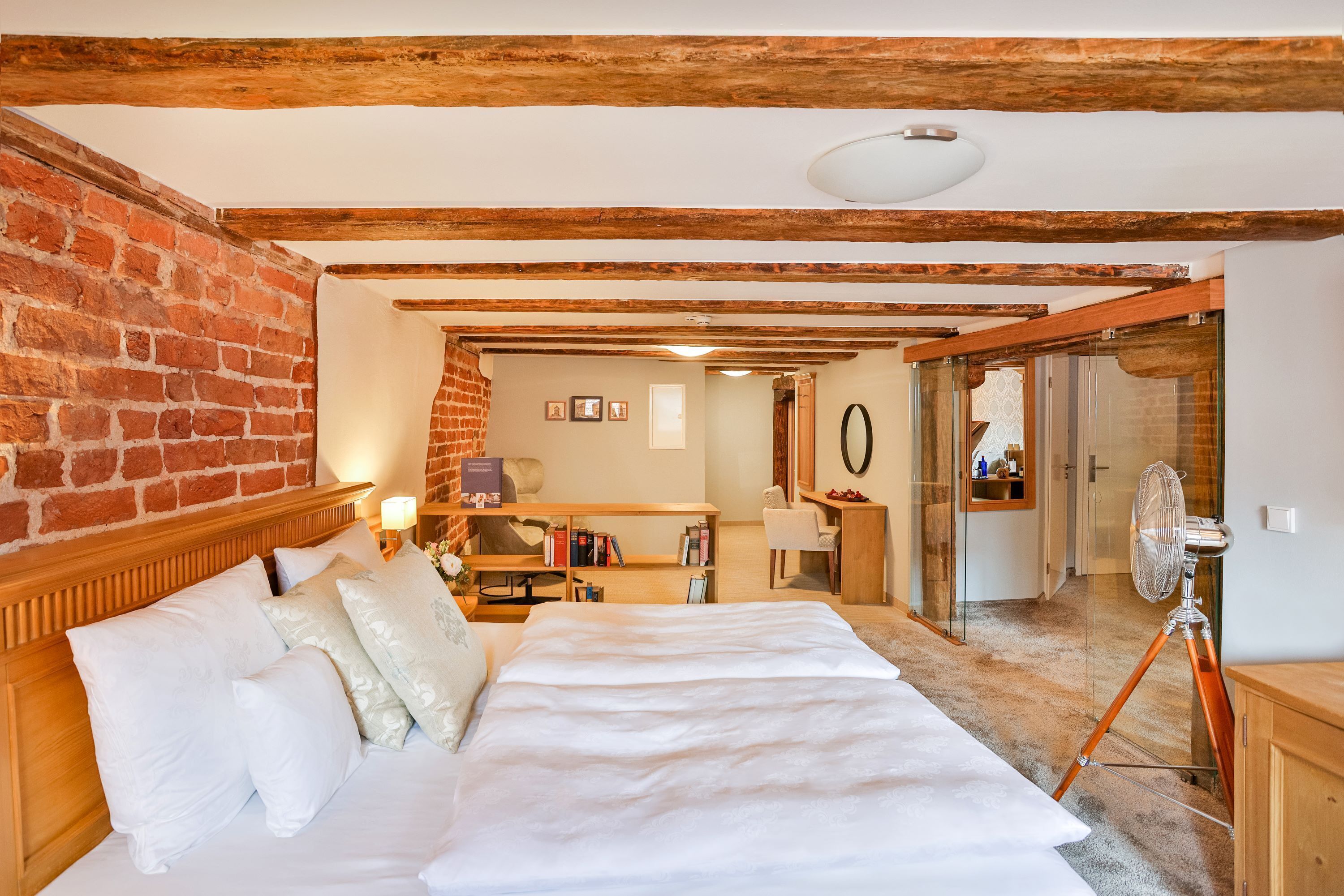 1 bedroom, hypo-allergenic bedding, minibar, in-room safe