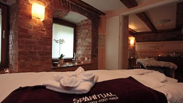 Sauna, steam room
