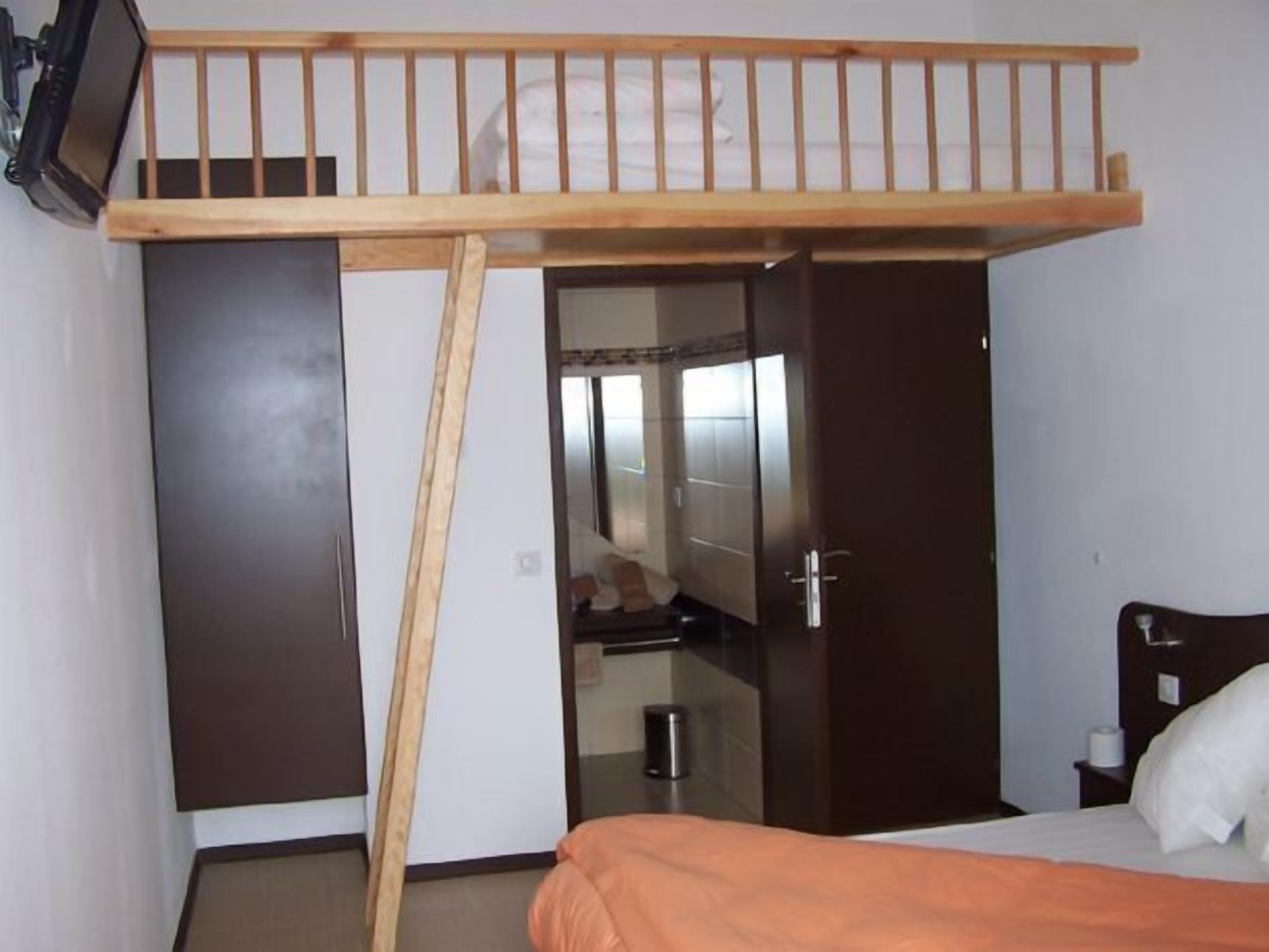triple room | desk, iron/ironing board, free wifi