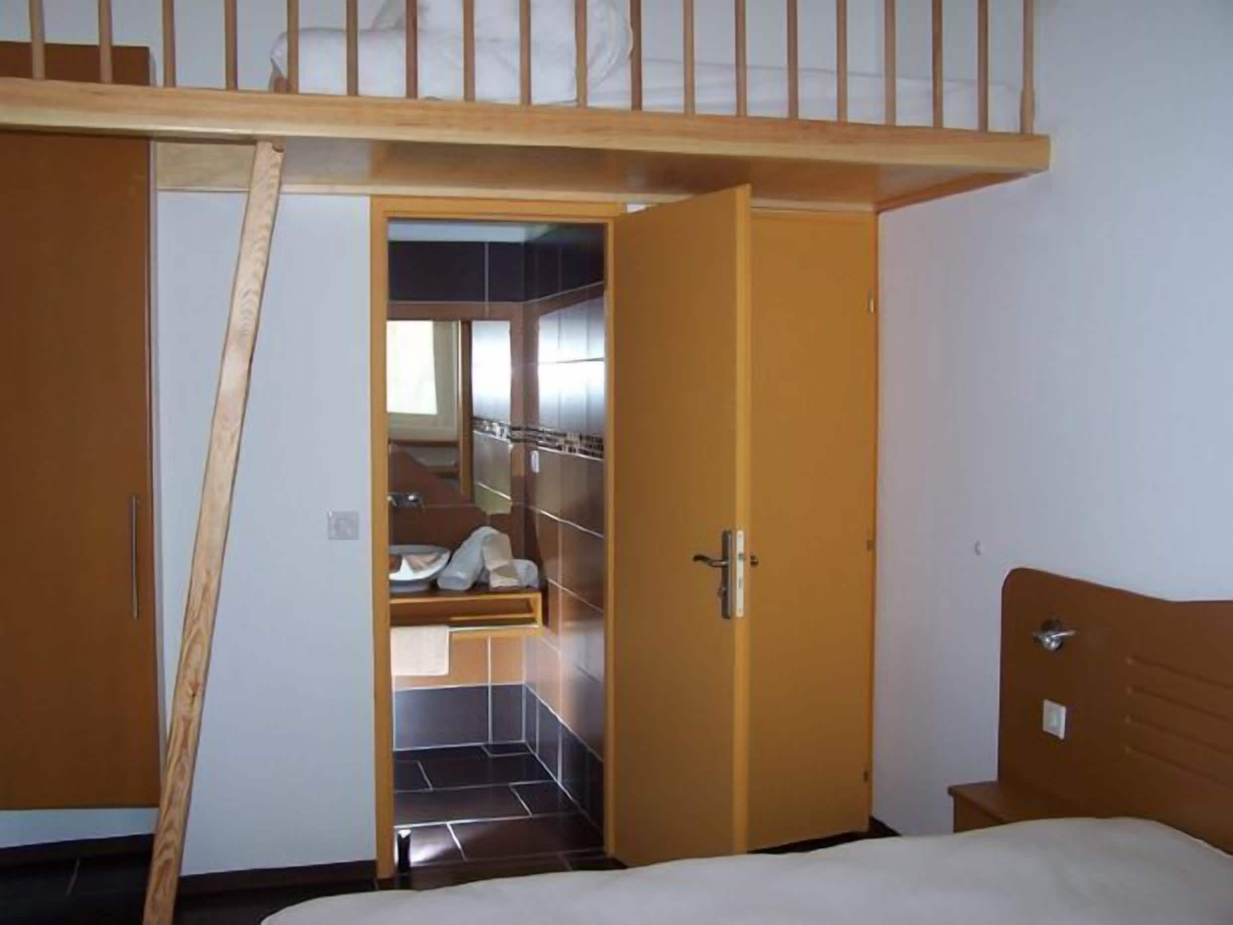 triple room | desk, iron/ironing board, free wifi