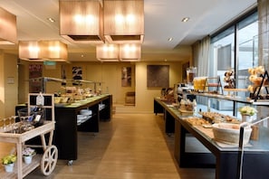 Café da manhã com buffet diário (EUR 22 por pessoa)